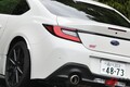スバル新「BRZ」発表！ 全長約4.2mの“ちょうどいいサイズ”に2.4リッター水平対向エンジン搭載！ 最新「4人乗りスポーツカー」一部改良で何が変わった？