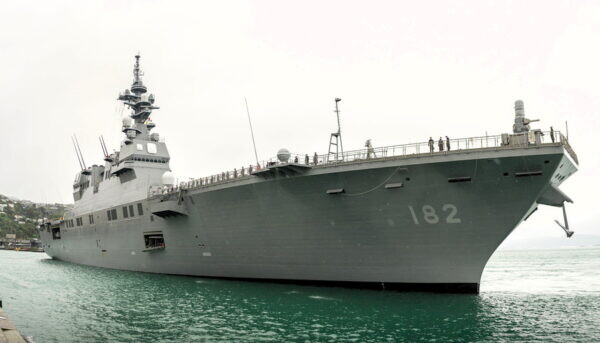 半世紀ぶりの日本戦闘艦！「空母みたいな護衛艦」ニュージーランドに寄港 50年前に訪問した海自艦とは？