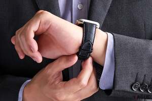 アップルウォッチが大人の上質感をまとう…ケースは松坂牛！ 時計バンドの老舗が手がけるアップルウォッチバンドとは