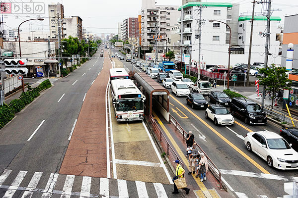 名古屋、複雑な交差点の恩恵とは？　右折の内側に直進バスレーンがある理由