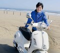 ベスパ「GTSスーパー150」の特徴とは？「GTSスーパーテック300」とも比較！ 中野真矢さんがインプレ＆各部装備を徹底解説