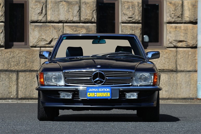 見た目も走りもエレガントなメルセデス・ベンツ「560SL」は“本当の大人”でなければ乗れないクルマだった