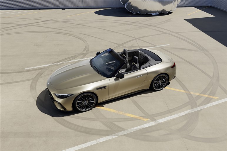 見た目も走りもエレガントなメルセデス・ベンツ「560SL」は“本当の大人”でなければ乗れないクルマだった