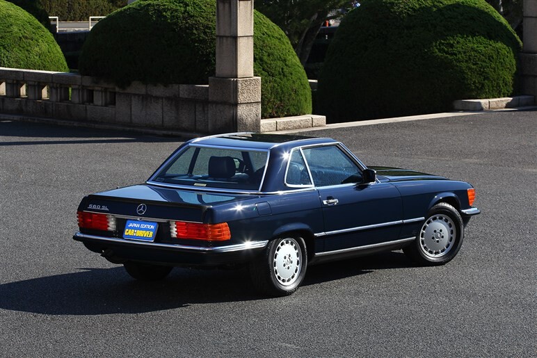 見た目も走りもエレガントなメルセデス・ベンツ「560SL」は“本当の大人”でなければ乗れないクルマだった