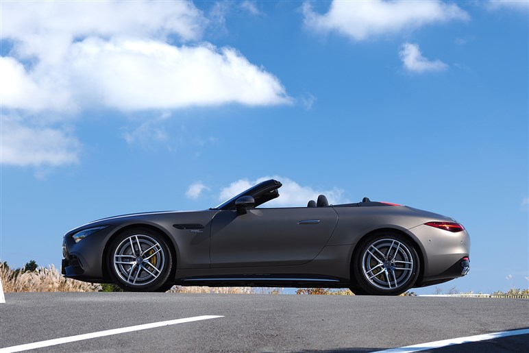見た目も走りもエレガントなメルセデス・ベンツ「560SL」は“本当の大人”でなければ乗れないクルマだった