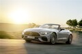 見た目も走りもエレガントなメルセデス・ベンツ「560SL」は“本当の大人”でなければ乗れないクルマだった