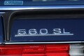 見た目も走りもエレガントなメルセデス・ベンツ「560SL」は“本当の大人”でなければ乗れないクルマだった