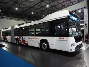 新型いすゞ「エルガ デュオ」、日野「ブルーリボン ハイブリッド」、日本製連節バスの運行を阻む法の壁