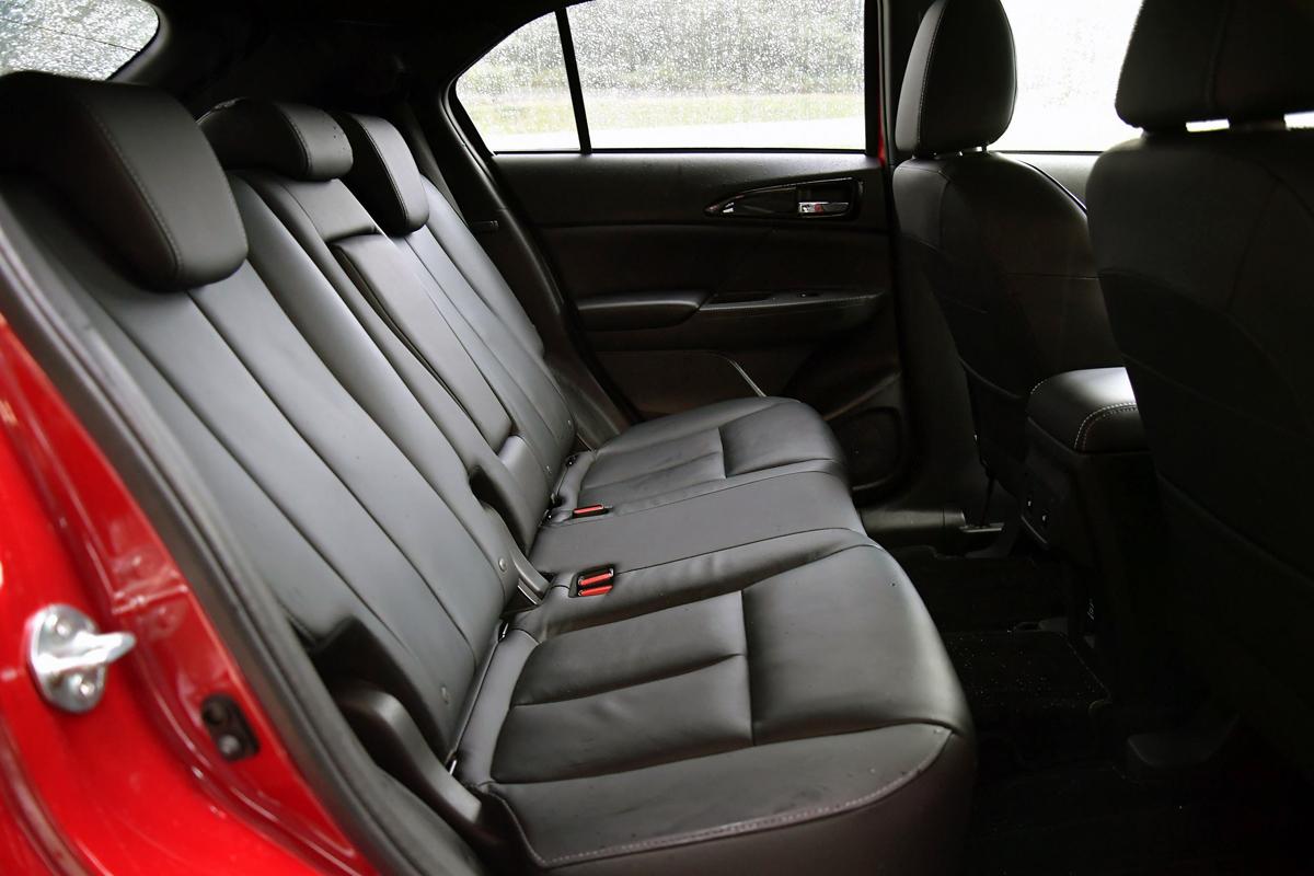 三菱エクリプスクロスphevは衝撃のコーナリング 後席装備も充実で 買い のsuvが誕生 試乗 Web Cartop 自動車情報サイト 新車 中古車 Carview