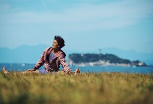 ヨガと休日──オーラリーからミュウミュウまで、パフォーマスウェアとファッションをスタイルミックス