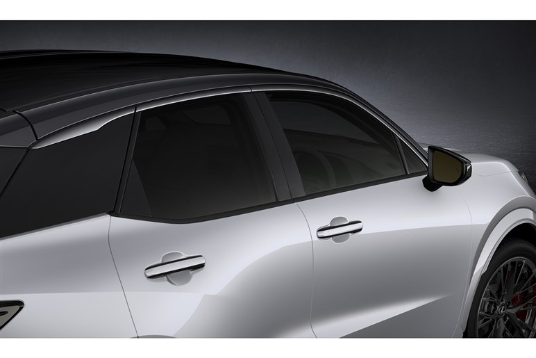 【レクサスもチラ見】ホンダ高級ブランドが予告する新型SUV「ADX」の豪華な中身。日本発売はある？