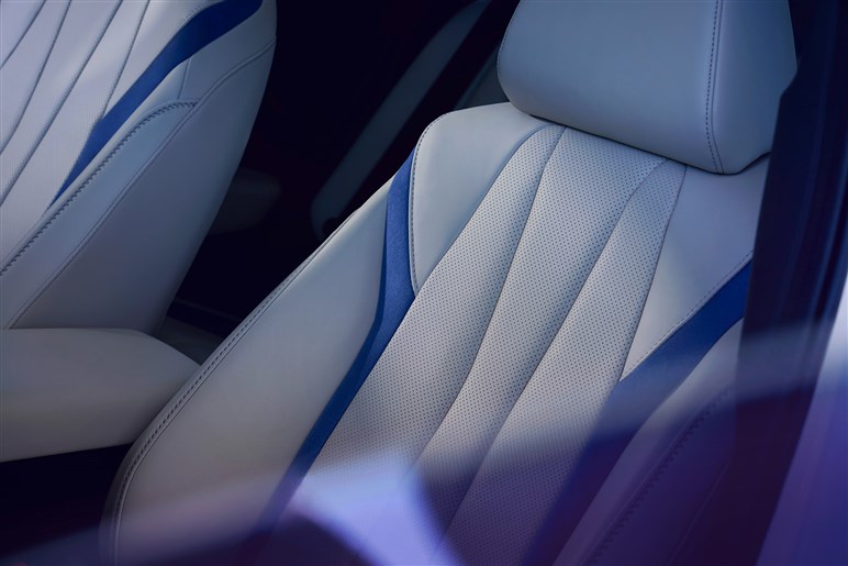 【レクサスもチラ見】ホンダ高級ブランドが予告する新型SUV「ADX」の豪華な中身。日本発売はある？