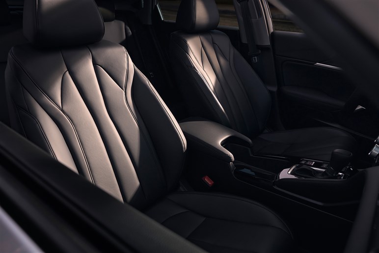 【レクサスもチラ見】ホンダ高級ブランドが予告する新型SUV「ADX」の豪華な中身。日本発売はある？