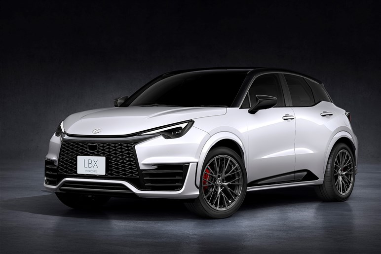 【レクサスもチラ見】ホンダ高級ブランドが予告する新型SUV「ADX」の豪華な中身。日本発売はある？