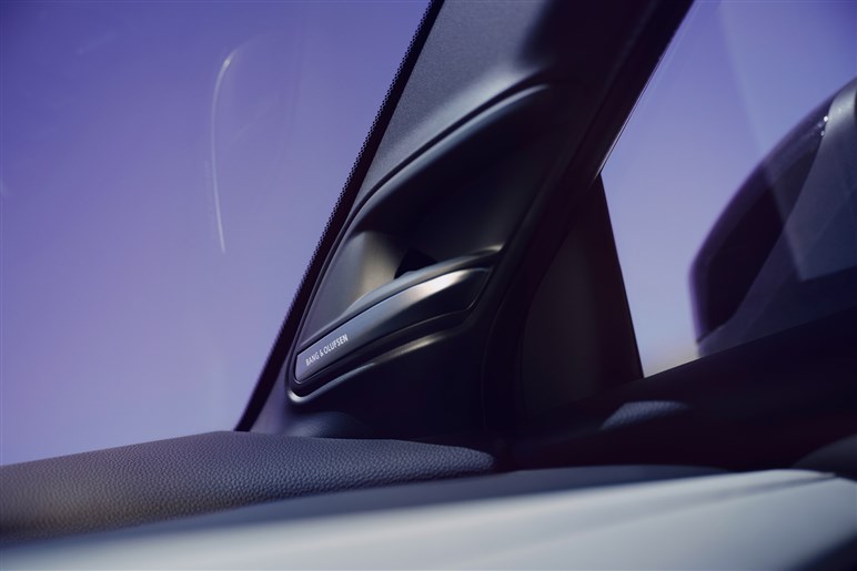 【レクサスもチラ見】ホンダ高級ブランドが予告する新型SUV「ADX」の豪華な中身。日本発売はある？