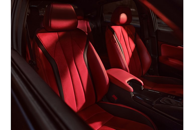 【レクサスもチラ見】ホンダ高級ブランドが予告する新型SUV「ADX」の豪華な中身。日本発売はある？