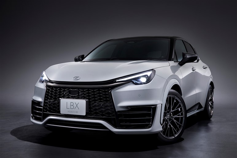 【レクサスもチラ見】ホンダ高級ブランドが予告する新型SUV「ADX」の豪華な中身。日本発売はある？