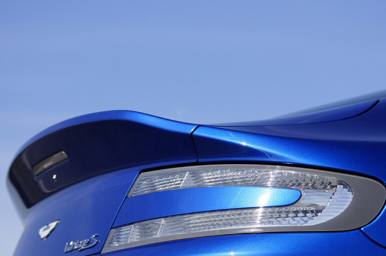 新 硬派系 V8アストン　公道版GT4と呼びたい