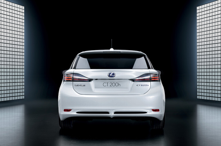 レクサスCT200h画像　Lフィネスは存在するか