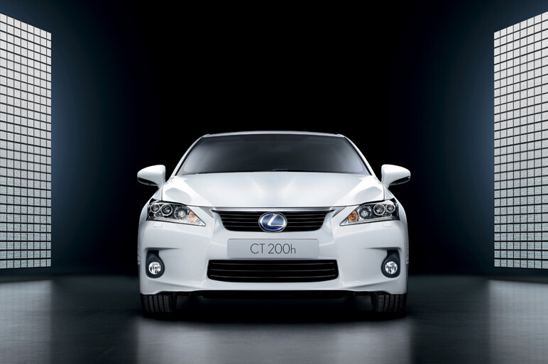 レクサスCT200h画像　Lフィネスは存在するか