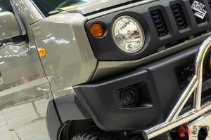 スズキ斬新「ジムニーバン!?」がスゴイ！ 「両側スライドドア」×“タフな専用デザイン”で“利便性＆走破性”バッチリ！ エブリイとジムニーのいいとこ取り！ カスタムメーカーが手掛ける「エブニイ／ジムリイ」とは？