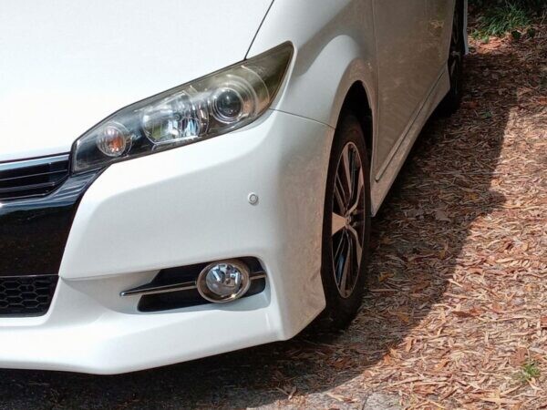 「クルマを擦ってしまった！」最もやりがちな箇所はどこ？ “いつも通り”なのに擦ってしまった…その理由も切実だった！