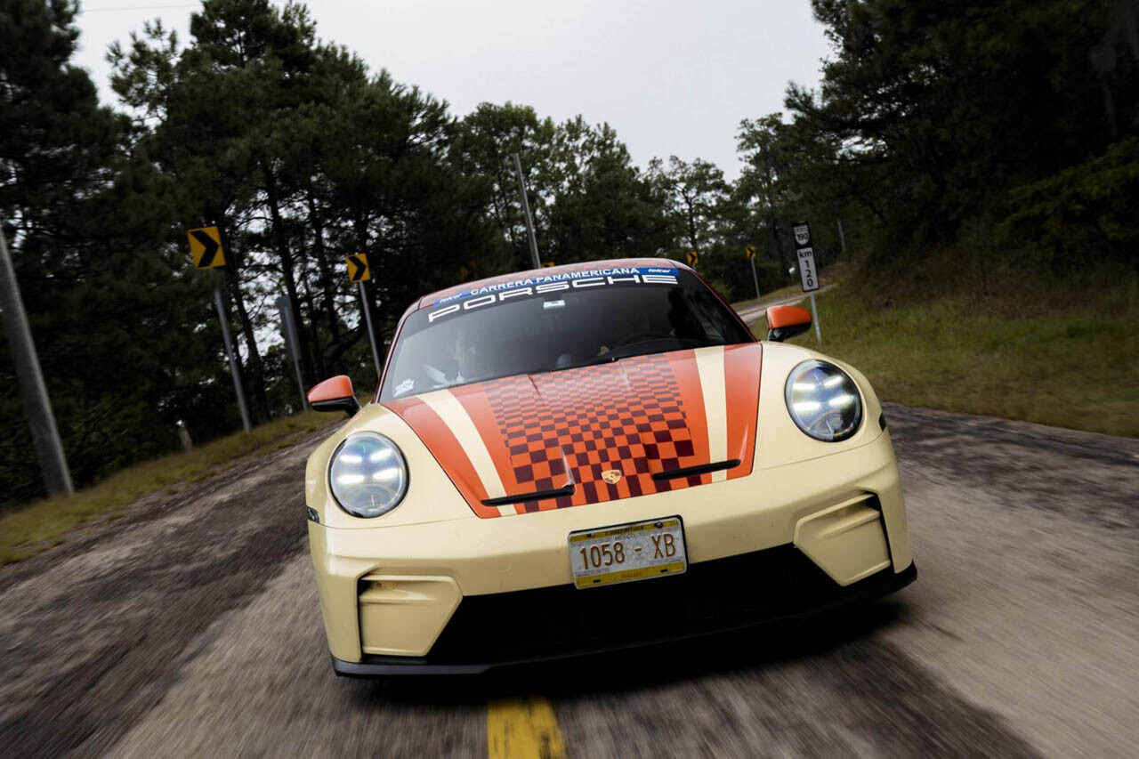 「カレラ」の名が生まれた地へ。ティモ・ベルンハルトと最新911が辿る、ポルシェ伝説の原点