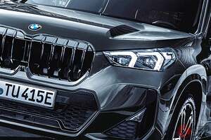 新車611万円！ 新「コンパクトSUV」発表！ 全長4.5m級の「ちょうどイイサイズ」×専用“ブラック”採用！ 1.5リッター「直3」搭載のBMW「X1 エディション・シャドウ」登場