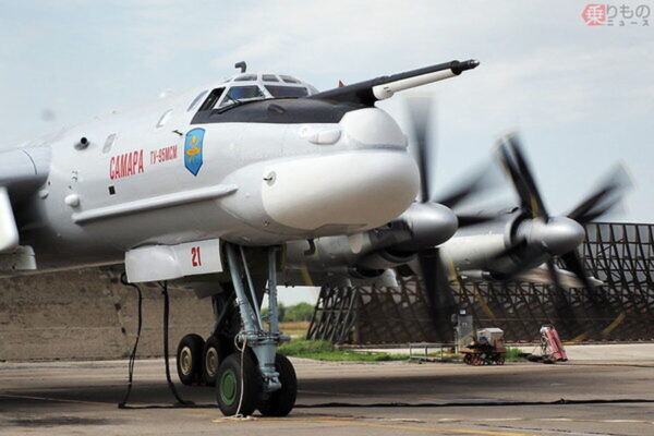 ロシア軍の「巨大爆撃機」が “空中から忍び寄る侵入者”に次々と破壊される 「驚愕の作戦」詳細映像が公開