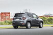 【街中で扱いやすいコンパクトSUV】ラングラーの弟分『ジープ・レネゲード』がマイルドハイブリッド搭載で魅力増！