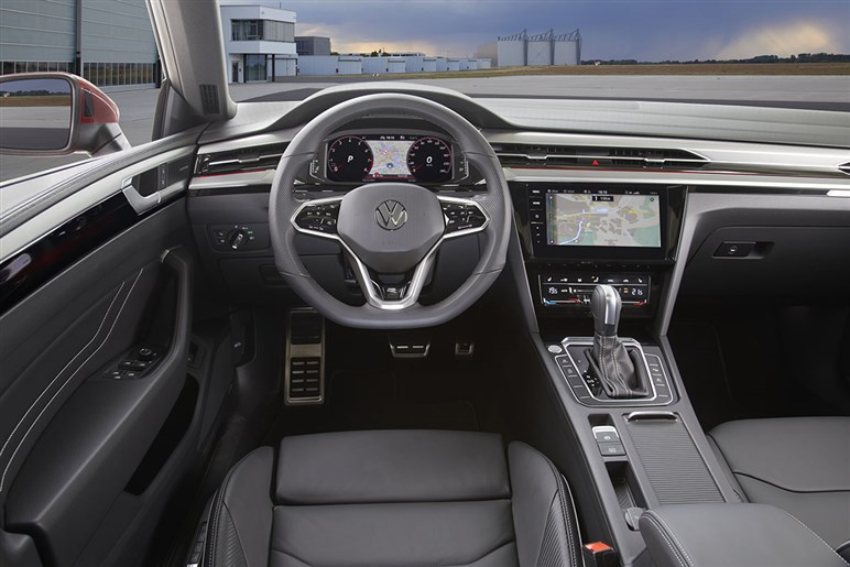 VWの最上級モデル・アルテオンに加わったシューティングブレークに試乗。クーペとの価格差わずか11万円