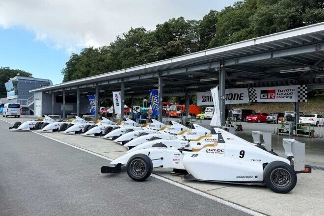 TGR-DCレーシングスクールの新公式車両に『DOME F110』が採用。FIA最新規格レインランプも搭載