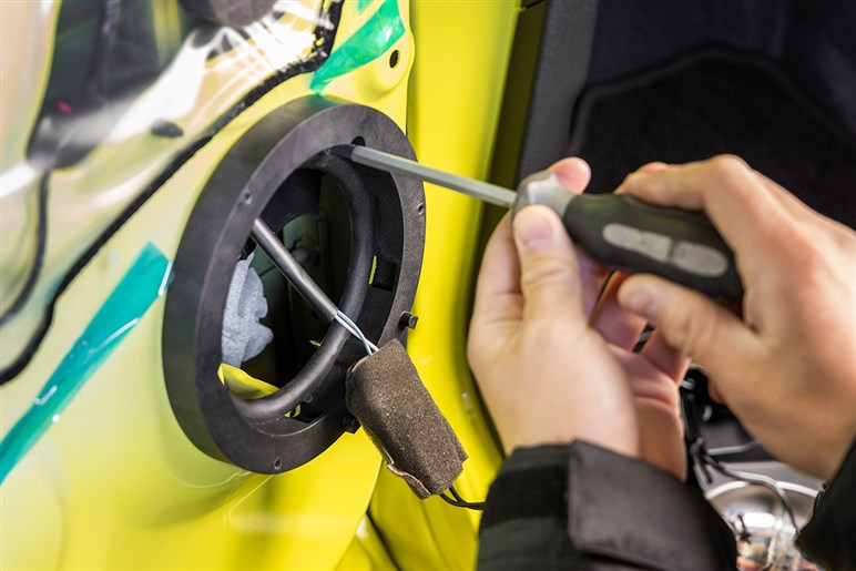 【知ってた？】カー用品店に行かなくても愛車のカスタムができる「取付けサービス」が超便利でした