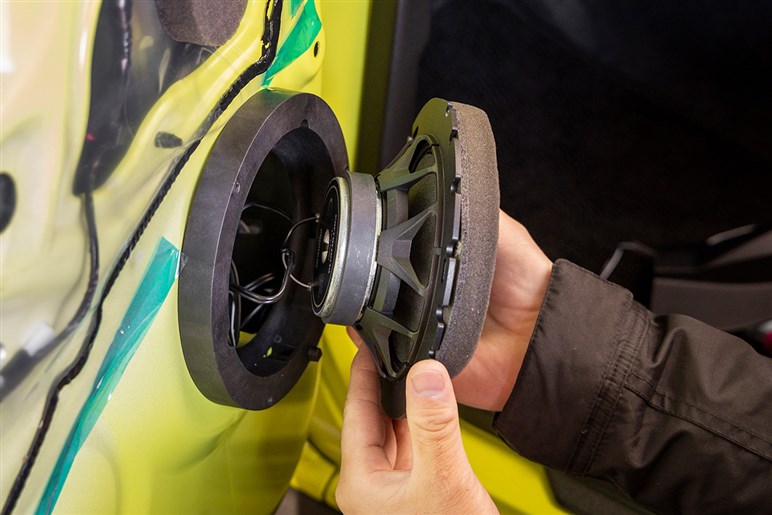 【知ってた？】カー用品店に行かなくても愛車のカスタムができる「取付けサービス」が超便利でした