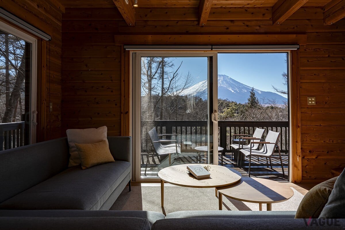 日本を代表する「富士山と山中湖」の絶景を独占!? 完全貸切のサウナ付き＆ペット同伴可能な“一棟貸切ヴィラ”の魅力とは