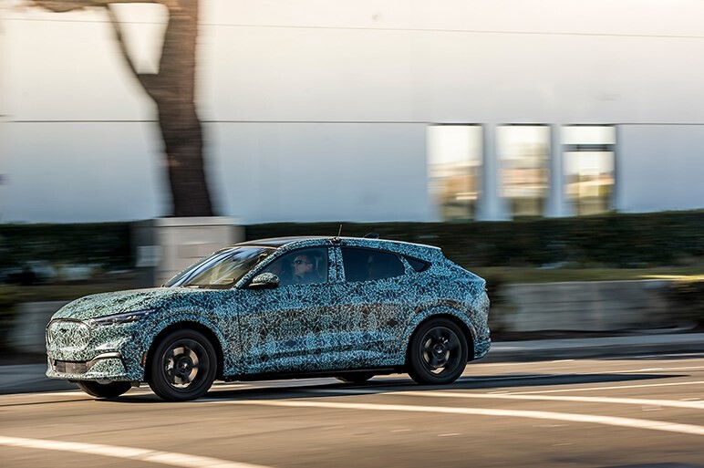 フォードのEV・マスタング マッハeは500万円後半～。高性能グレードは0-100＝4秒