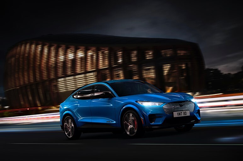 フォードのEV・マスタング マッハeは500万円後半～。高性能グレードは0-100＝4秒