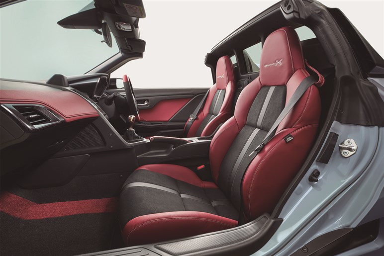 「スープラ」や「スカイラインGT-R」にあって「GR86」や「ロードスター」にないもの。古い国産スポーツカーが高騰する深いワケとは