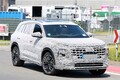 アウディ新型「Q6」激写！ 全長5m超×横幅2m超のビッグボディを2.0Lターボで駆る。26～27年登場か？