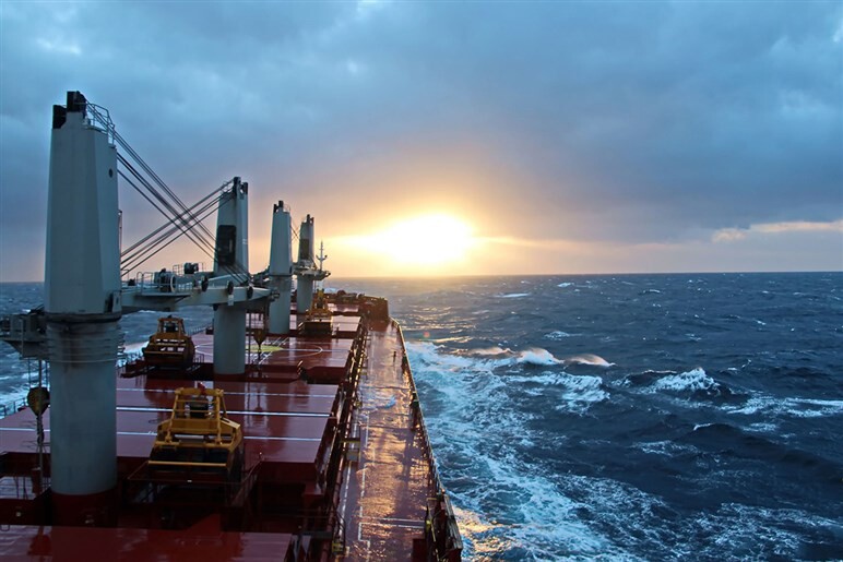 【再び高騰か】緊迫する中東情勢。新たな補助金導入も日本政府が「ガソリン税」を絶対に引き下げないワケ