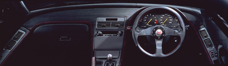 「スープラ」や「スカイラインGT-R」にあって「GR86」や「ロードスター」にないもの。古い国産スポーツカーが高騰する深いワケとは