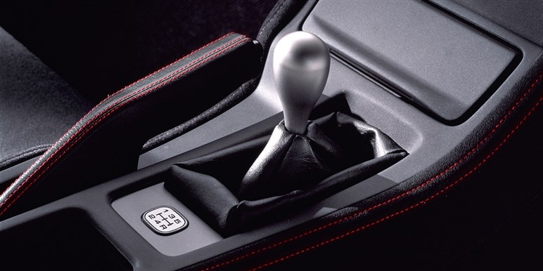 「スープラ」や「スカイラインGT-R」にあって「GR86」や「ロードスター」にないもの。古い国産スポーツカーが高騰する深いワケとは