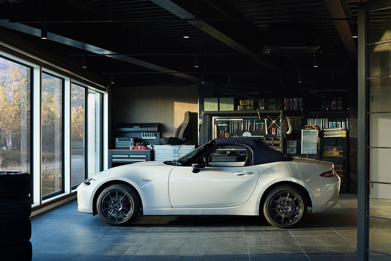 「スープラ」や「スカイラインGT-R」にあって「GR86」や「ロードスター」にないもの。古い国産スポーツカーが高騰する深いワケとは