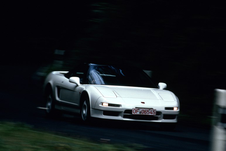 「スープラ」や「スカイラインGT-R」にあって「GR86」や「ロードスター」にないもの。古い国産スポーツカーが高騰する深いワケとは