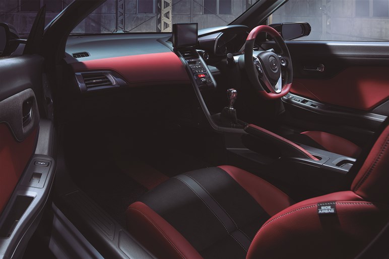 「スープラ」や「スカイラインGT-R」にあって「GR86」や「ロードスター」にないもの。古い国産スポーツカーが高騰する深いワケとは