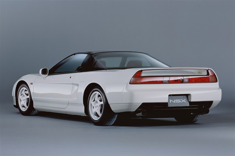 「スープラ」や「スカイラインGT-R」にあって「GR86」や「ロードスター」にないもの。古い国産スポーツカーが高騰する深いワケとは