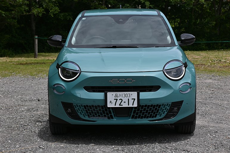 新型「600ハイブリッド」はキュートなのに熱い走りが魅力。ライバル「ヤリスクロス」や「Tクロス」との違いは？
