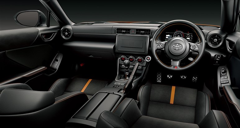 「スープラ」や「スカイラインGT-R」にあって「GR86」や「ロードスター」にないもの。古い国産スポーツカーが高騰する深いワケとは