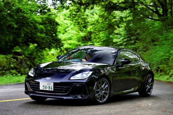 新型brzの素グレード Rを購入した弟子の愛車に試乗 国沢親方も より上質になって こらいいね ベストカーweb 自動車情報サイト 新車 中古車 Carview