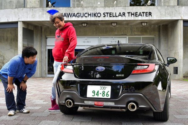 新型brzの素グレード Rを購入した弟子の愛車に試乗 国沢親方も より上質になって こらいいね ベストカーweb 自動車情報サイト 新車 中古車 Carview